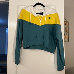 Cropped Nike hoodie